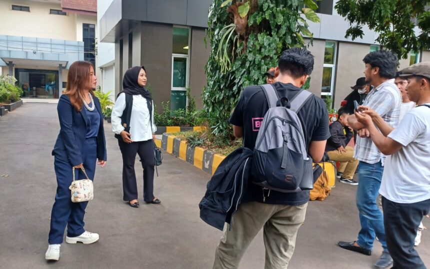 Dugaan Malapraktik RS Swasta di Semanggi, Warga Gelar Doa Bersama Saat Sidang Etik di MDP Kebayoran Baru